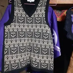 幾何学模様 Vネック ニットベスト