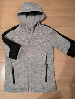 Puma フード付きパーカー　サイズ140