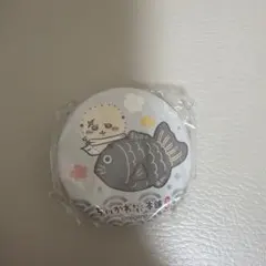 ちいかわ もぐもぐ本舗 小樽店限定 缶バッジ ラッコ - メルカリ