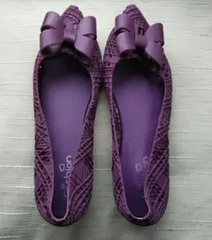 リボン付きパープルフラットシューズ