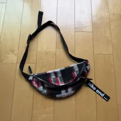 niko and... チェック柄ボディバッグ