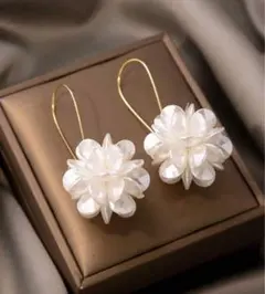 フラワーデザイン ホワイトピアス