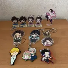 鬼滅の刃 アクリルキーホルダーセット　缶バッチ　キーホルダー　アクスタ