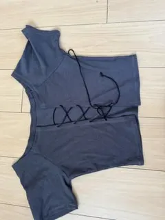 オフショルダー 半袖Tシャツ グレー レースアップ