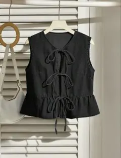 ブラック ノースリーブ トップス