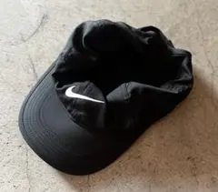 Nike ブラックランニングキャップ Featherlight 56cm