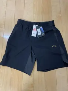6/7まで最終値下　OAKLEY 品番FOA409070 Lサイズ　ショーツのサムネイル