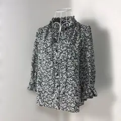To b. by agnes b. 花柄　五分袖ブラウス 白黒　スタンドフリル