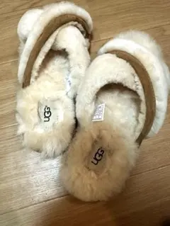 UGG クリーム色 スリッパサンダル 23cm 新品に近い美品❗️