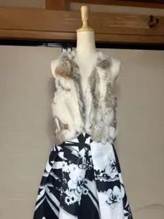 earth 皮毛付きファー ノースリーブベスト ベージュ系