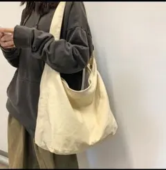 【大人気】ニュースペーパーバッグ　ショルダ　メッセンジャー　大容量　韓国　男女