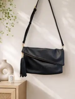 Givenchy ショルダーバッグ ブラック タッセル付きのサムネイル