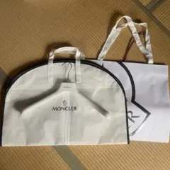 MONCLER & ハンガー11本とガーメントバッグ5枚 MONCLER ガーメントバッグ ハンガー付き - メルカリ