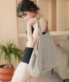 【美品・完売品】titivate ティティベイト　パイルトート　タオル地　バッグのサムネイル