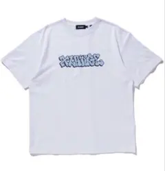 XLARGE ホワイト グラフィティ風ロゴ Tシャツ