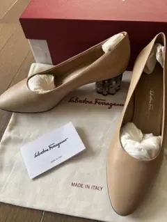 ゆたこ様ご専用　新品未使用　Salvatore Ferragamo パンプス