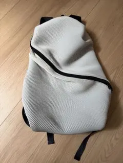 イッセイミヤケ/PLEATS PLEASE/リュック/グレー/オフホワイト イッセイミヤケ/PLEATS PLEASE/リュック/グレー/オフホワイト - メルカリ