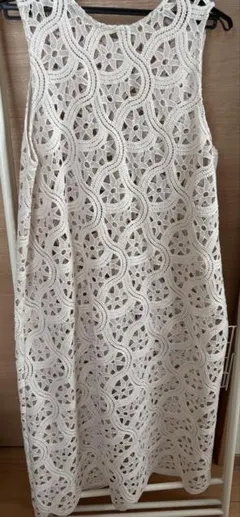 Giambattista Valli アイボリー刺繍ノースリーブワンピース - メルカリ