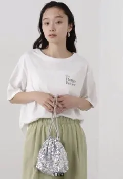 ナチュラルビューティーベーシック　ロゴ入りTシャツのサムネイル