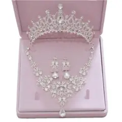 【新品】ウェディングアクセサリー3点セット ティアラ ピアス ネックレス 結婚式