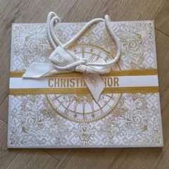 DIOR ゴールドとホワイトのショッパー