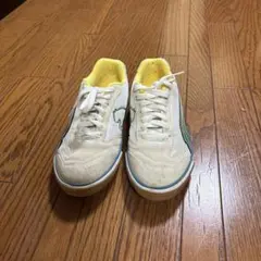 プーマ スポーツシューズ