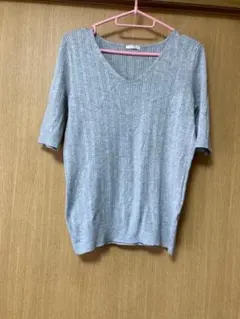 GU グレー Vネック 半袖ニット