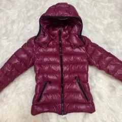 MONCLER バーガンディ ダウンジャケット - メルカリ
