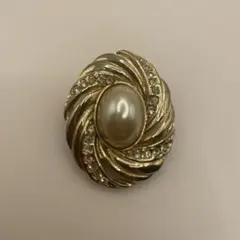 パール付き渦巻きデザインブローチ