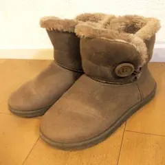 ブラウン ムートンブーツ ボタン付き
