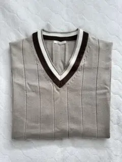 GU Vネック ニットベスト