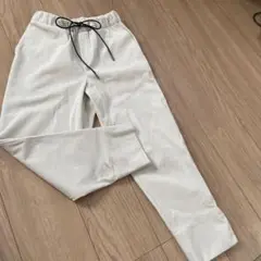 アイボリー カジュアルパンツ
