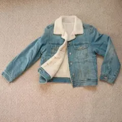 ボア襟付きライトブルーデニムジャケット