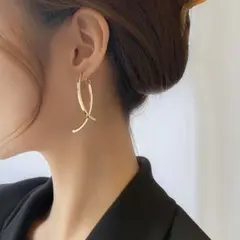 ゴールドアシンメトリックフープピアス　韓国ファッション