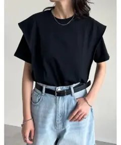 リエディ　フリルスリーブ ブラック Tシャツのサムネイル