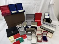 300円売切 ブランド空箱 ジュエリーケース まとめ売りのサムネイル