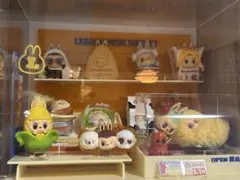 LABUBU wacky mart コンテナワッキーマート展示ボックス - メルカリ