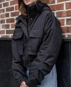 DAZY ブラック クロップドジャケット フード付き