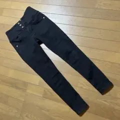 黒 スキニー ユニクロ