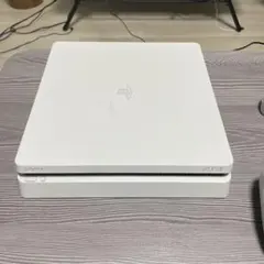 ホワイト PlayStation 4 Slim 本体とコントローラー