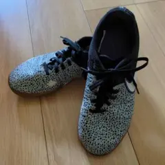 Nike フットサルシューズ23.5センチ