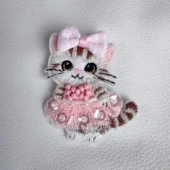 猫の刺繍ブローチ ピンク