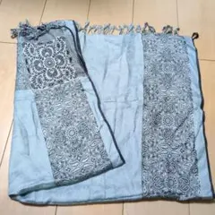 水色と黒のペイズリー模様ストール