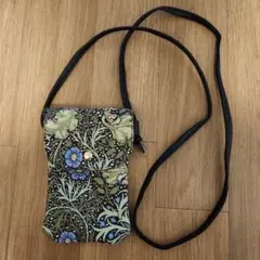 スマホポーチ　LUNA Wonderland　スマホショルダーバッグ