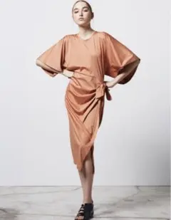 SALE❗️【美品】divka バットウィング5分丈袖 ワンピース