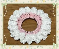 フリルデザイン シュシュ ホワイト ピンク　ハンドメイド　手編み　かぎ編み