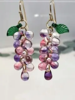 【再販】チェコガラスビーズ　レッドパープル　シャラシャラ　ピアス/イヤリング