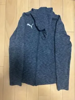 PUMA フード付きジップアップパーカー Sサイズ