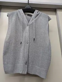 TRUBE オシャレデザイン　フード付きベスト　グレー