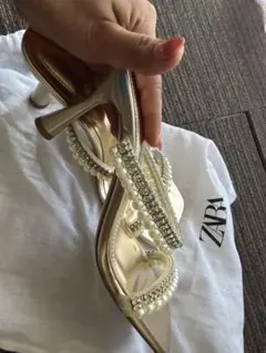 ZARA ゴールドパールサンダル